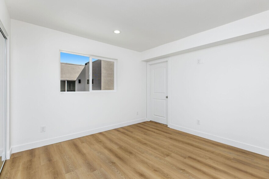 Building Photo - 9613 S Hobart Blvd