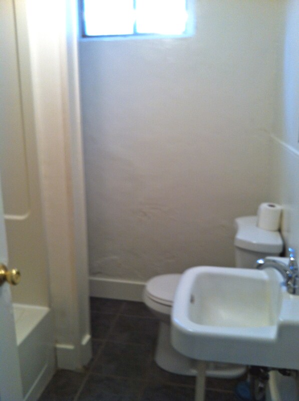 Building Photo - 608 S College Ave