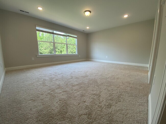 Building Photo - 339 Old Grove Ln