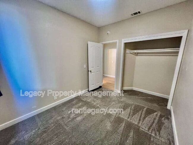 Building Photo - 413 Donaldson Ct