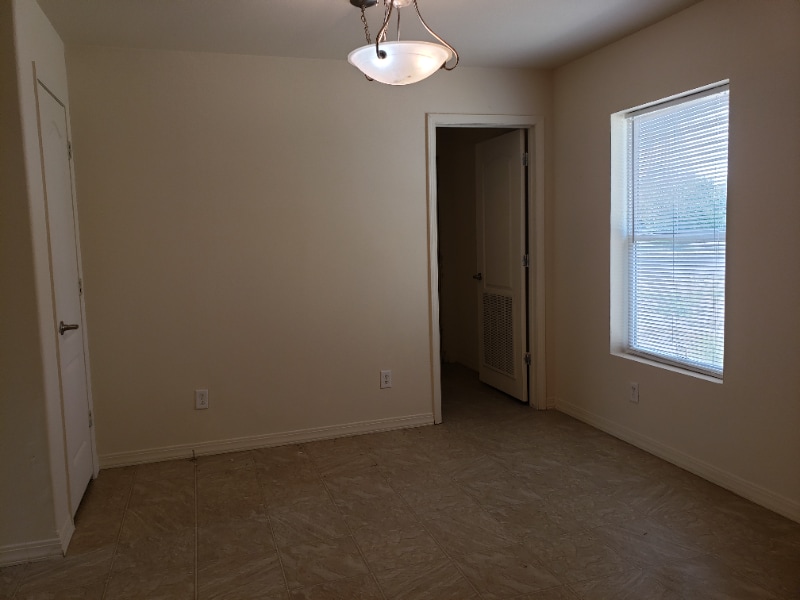 Building Photo - 2828 Elm Ave