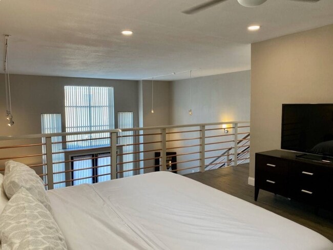 Building Photo - 311 4th St