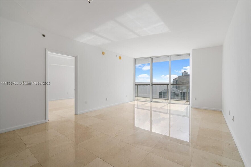 Building Photo - 475 Brickell Ave