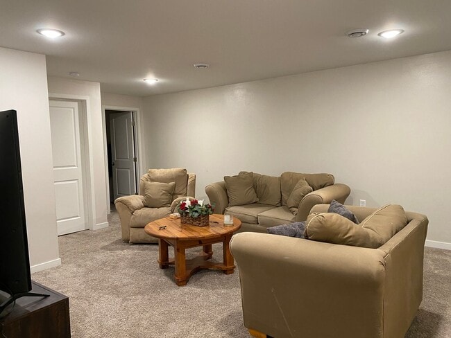 Building Photo - New Construction Townhouse for Rent - Tham...