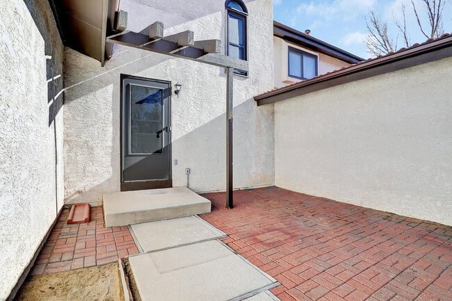Building Photo - 7480 Alameda Ct