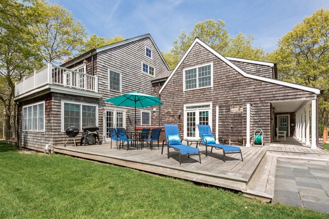 Building Photo - 221 Merchants Path