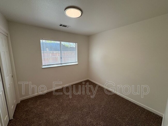 Building Photo - 514 N Summers St