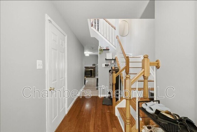 Building Photo - 2447 Clover Field Cir