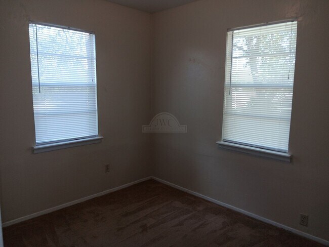 Building Photo - 1406 Bundrant Dr