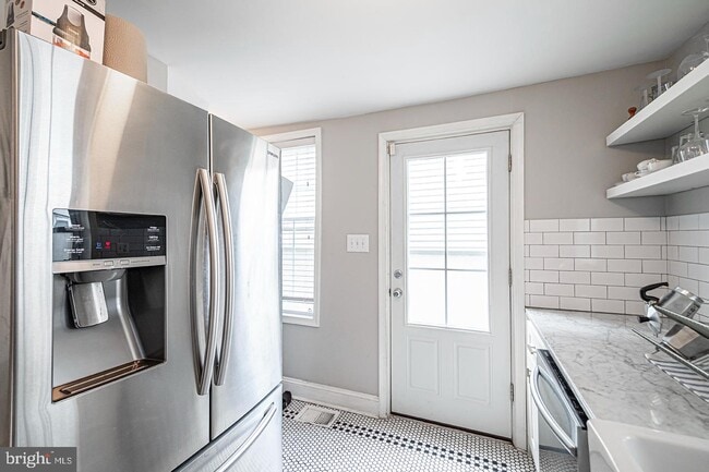 Building Photo - 2035 Carpenter St