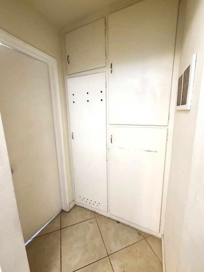 Building Photo - 424-26 Delaware st