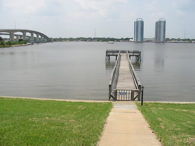 Building Photo - 625 N Halifax Ave