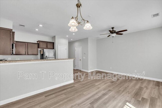 Building Photo - 213 Cromer St