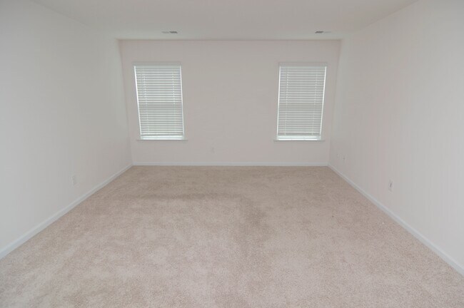 Building Photo - 116 Leslie Silver Dr