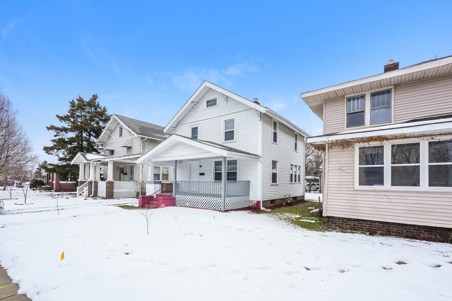 Building Photo - 1108 Diamond Ave