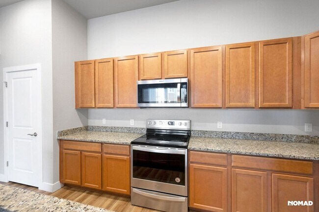 Building Photo - Charming 2BR-2BA Condo in Aurora Town Center