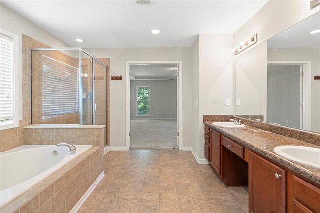 Building Photo - 4660 Lake Hill Trail