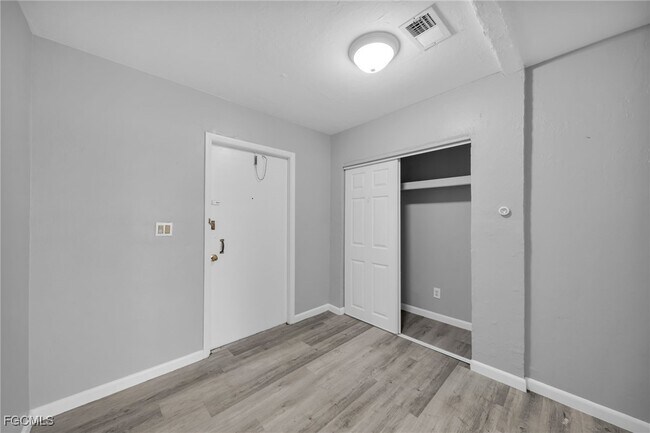 Building Photo - 15 SE 24th Ave