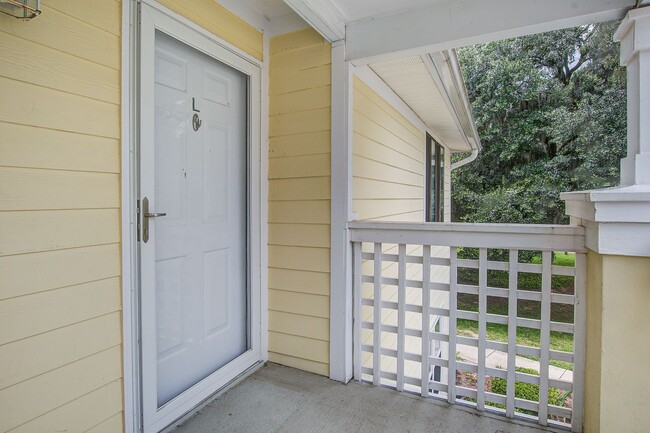 Building Photo - Cozy 2 Bedroom 2 Bathroom Condo in Seagate Village!