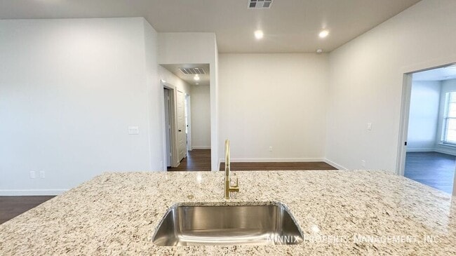 Building Photo - 2127 Langford Ave