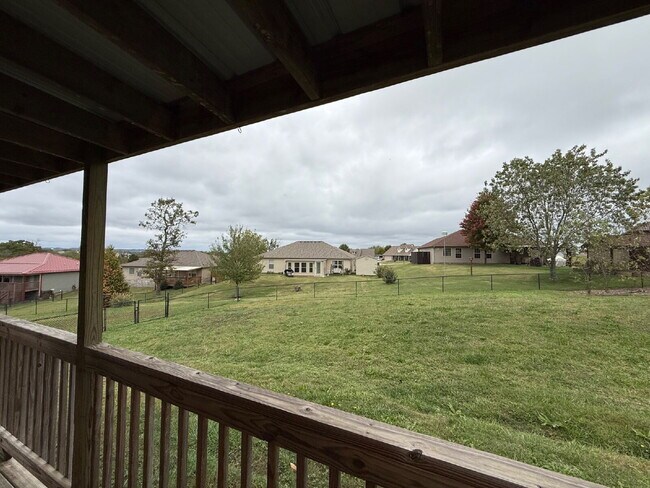 Building Photo - Great Outdoor Living Space / 4BR with 3 Ca...