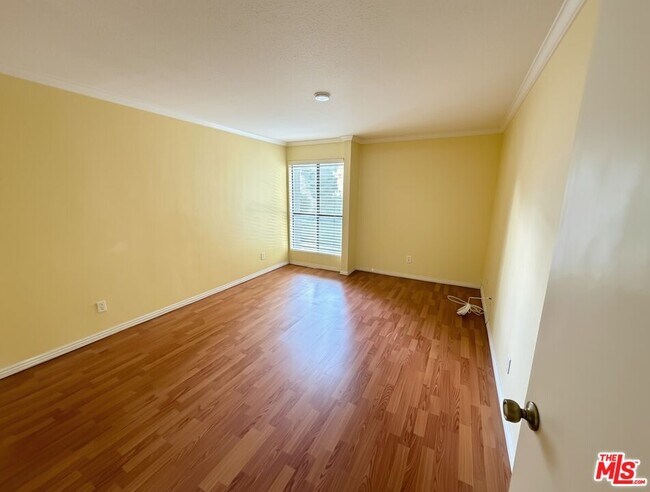 Building Photo - 805 Temple Terrace