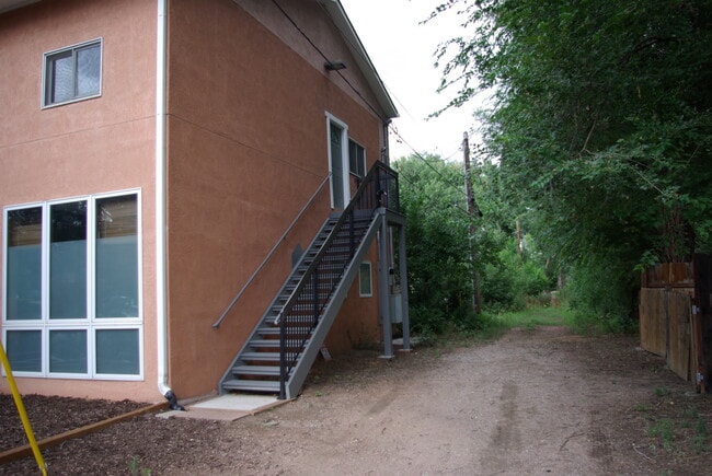 Building Photo - 520 W Buena Ventura St