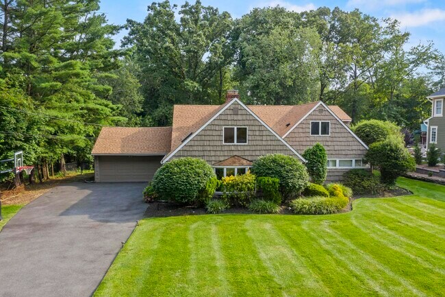 Building Photo - 926 Norgate Dr