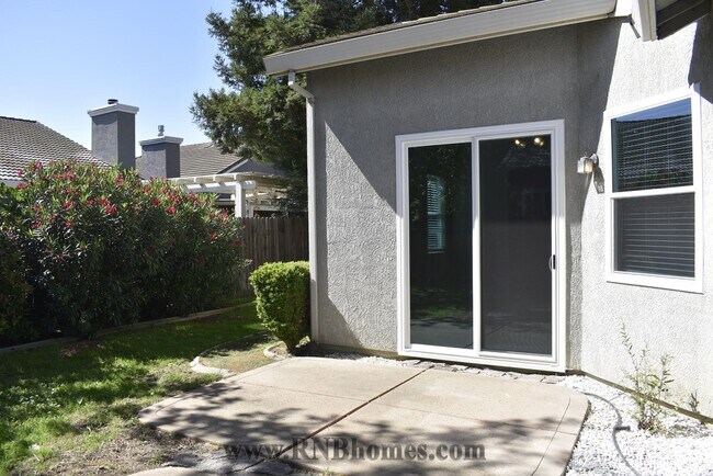 Building Photo - 160 Jarvis Cir