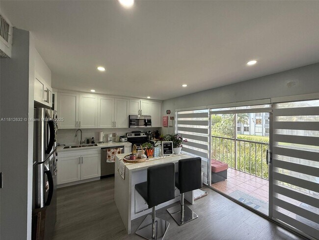 Primary Photo - 17000 NW 67th Ave