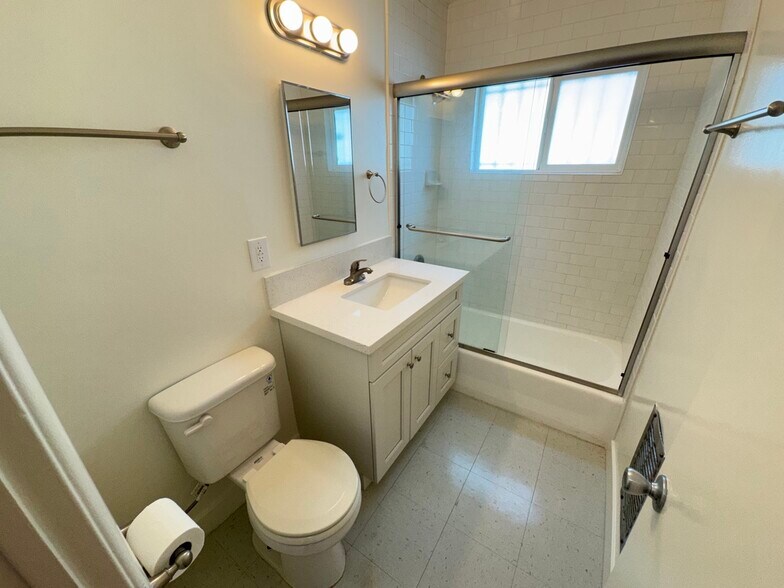 Building Photo - 11662 Sunset Blvd