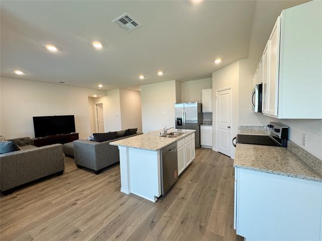 Building Photo - 390 Zenyatta Dr
