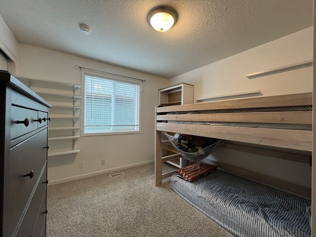 Building Photo - Charming Home Near Nike Campus with Vaulted Ceilings & Updated Kitchen