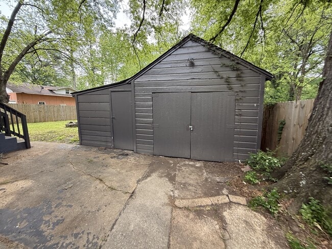 Building Photo - 3739 Rhea Ave