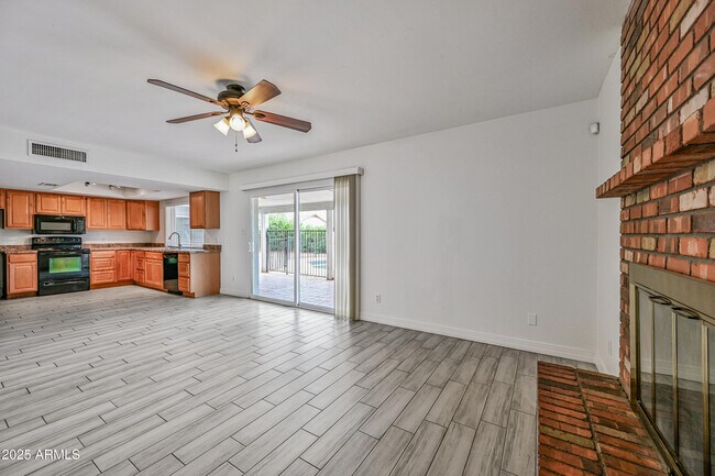 Building Photo - 6125 W Sierra St