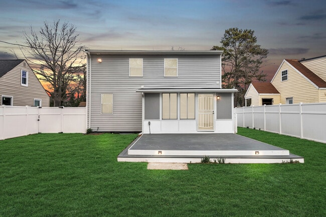 Building Photo - 8 E Preston St