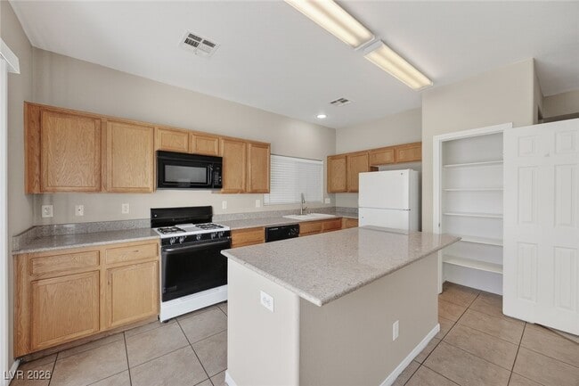 Building Photo - 621 Iron Stirrup Ave