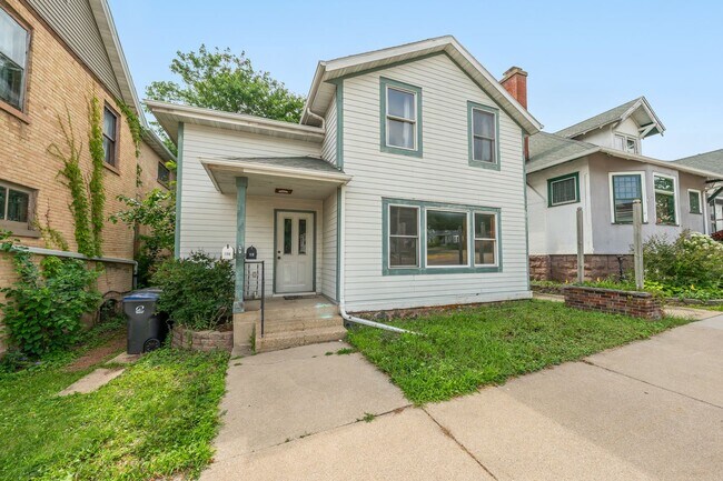 Building Photo - 119 N Wisconsin St