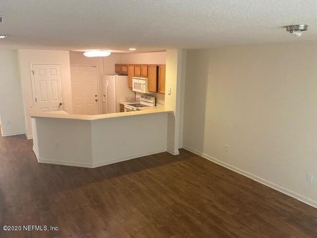 Building Photo - Move in ready 3/2.5 Condo available NOW