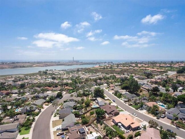 Building Photo - 4810 Refugio Ave