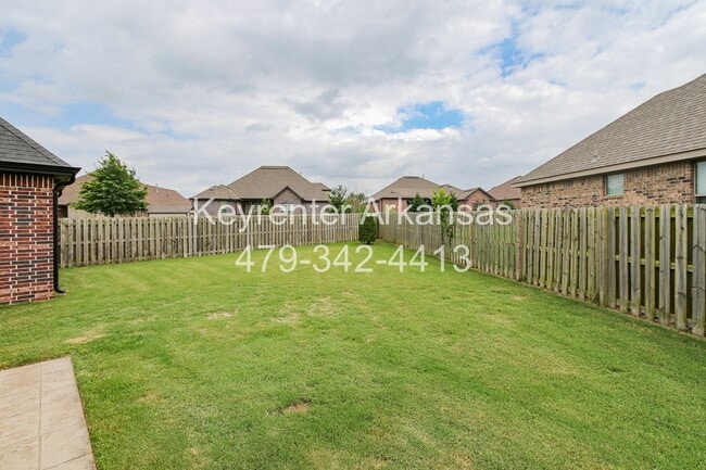 Building Photo - 3805 SW Gemstone Blvd