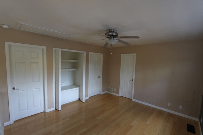 Building Photo - Charming 3-Bed Rockridge Estates Home | Arizona Room & Heated Garage