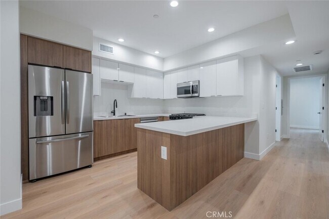 Building Photo - 10218 Fernglen Ave