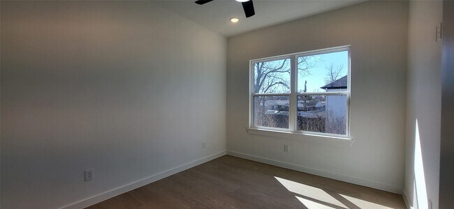 Building Photo - 1033 North Ln