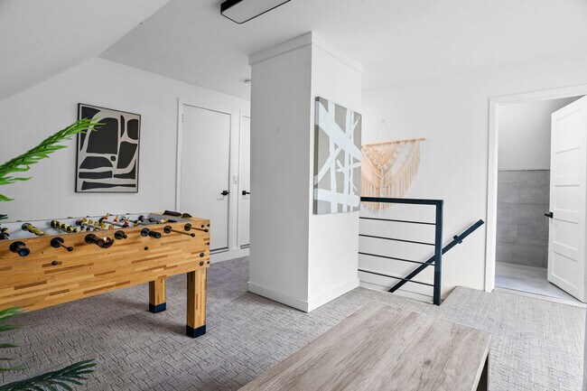 Building Photo - 1115 W 31st St