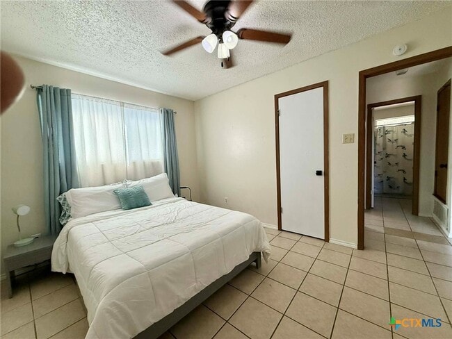 Building Photo - 907 Haynes Dr