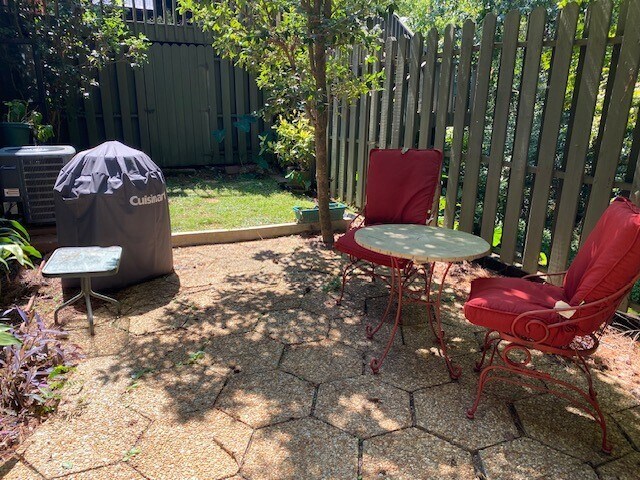Courtyard with Grill - 862 Forest Ridge Dr W