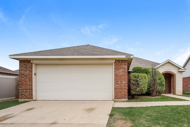 Building Photo - 4020 Tarpon Springs Dr