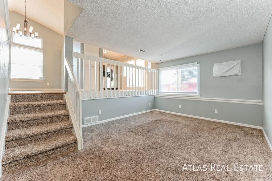 Building Photo - 6111 S Tabor St