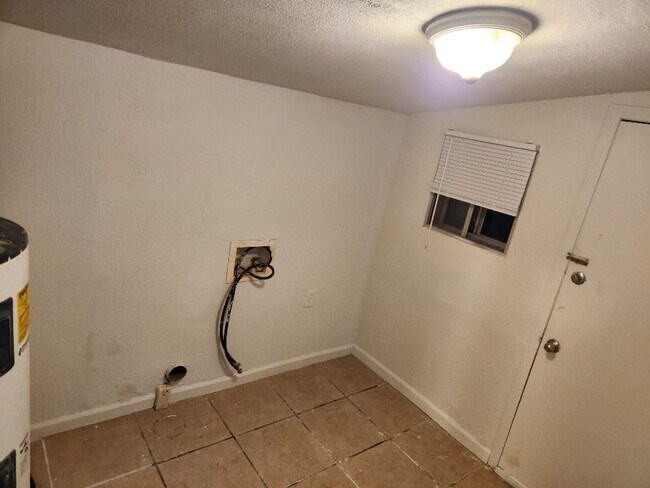 Building Photo - 3-Bedroom 1 1/2-Bathroom home in Creswell